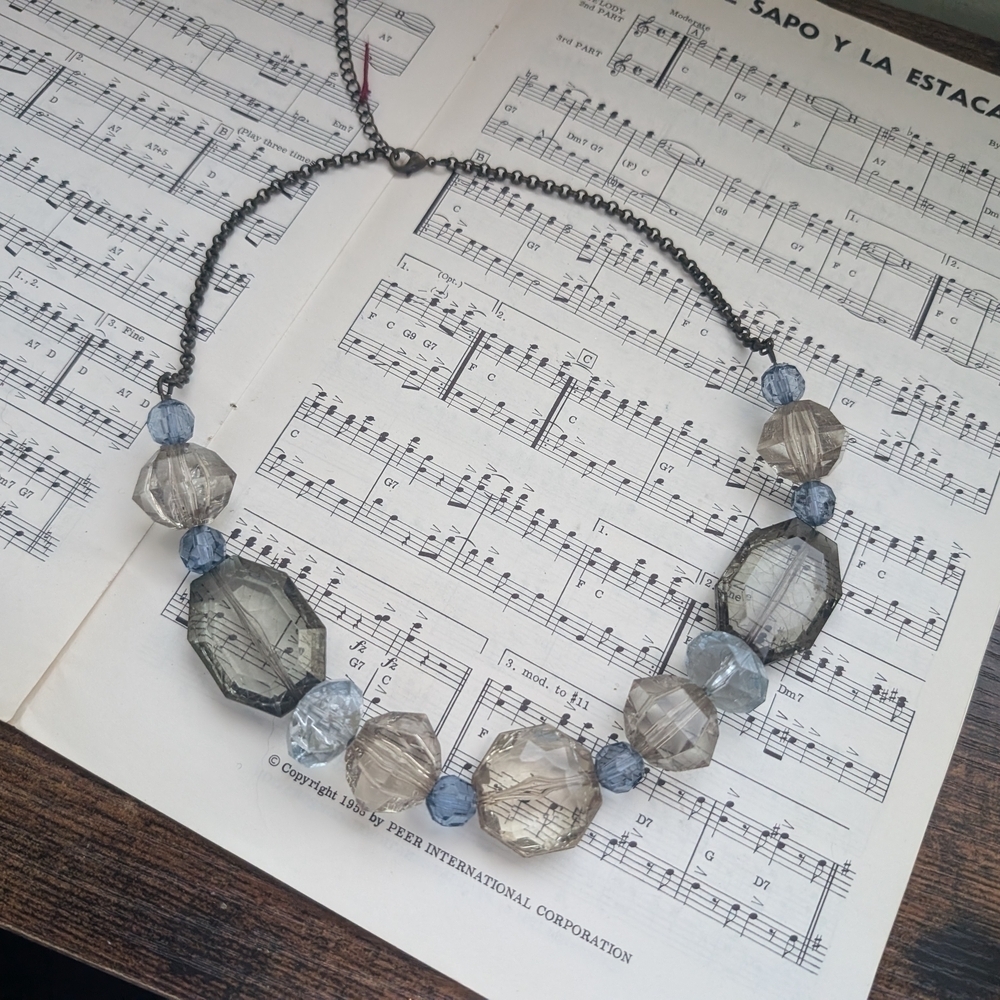 Vintage-Inspired Beaded Necklace - Picture 6 of 8